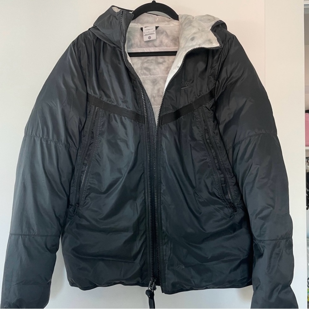 Women’s Nike black puffer jacket. Size small. Excellent condition